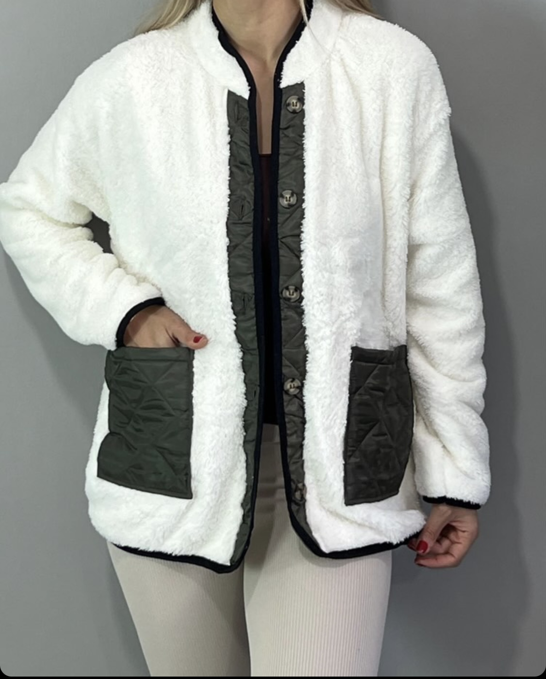 Kapitone Cep Detaylı Düğmeli Pelüş Beyaz Polar Mont Unisex BEYAZ - M
