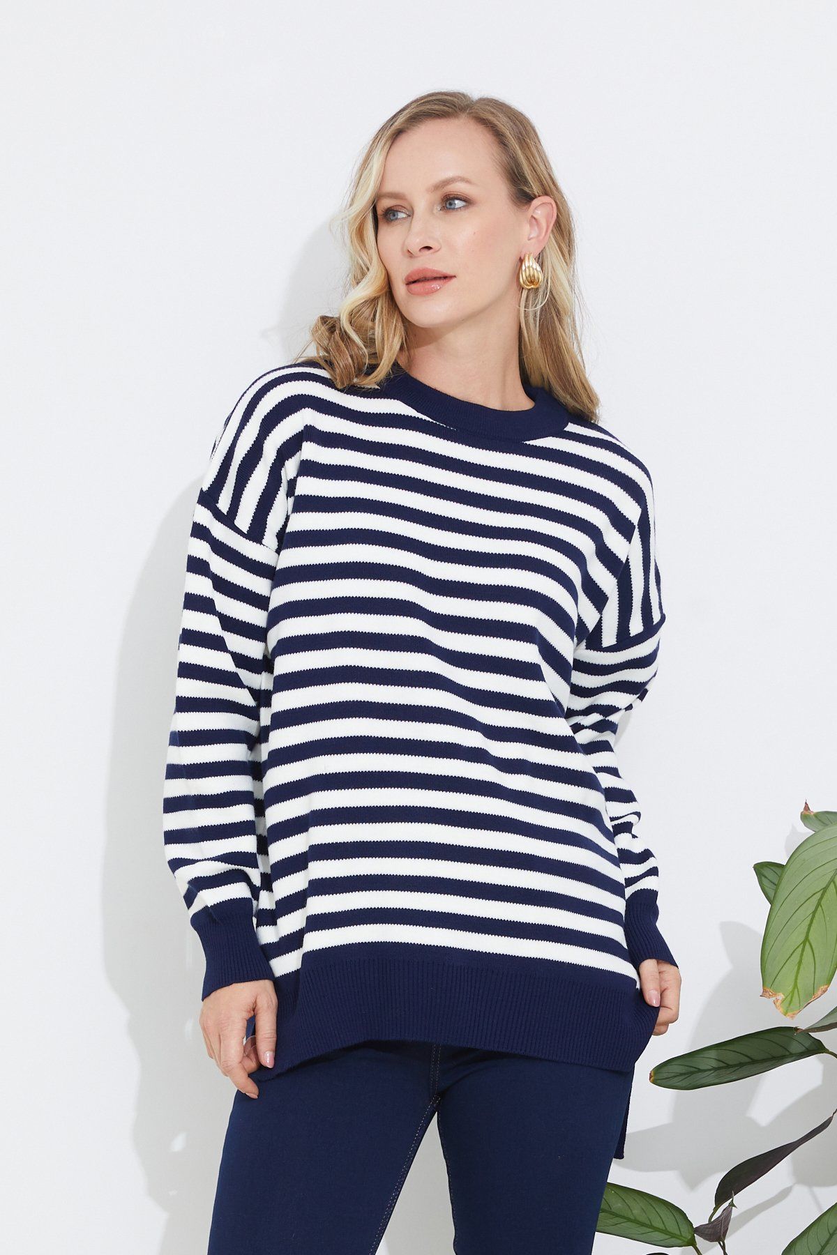 Yırtmaçlı Arkası Uzun Çizgili Triko Kazak LACİVERT - STD