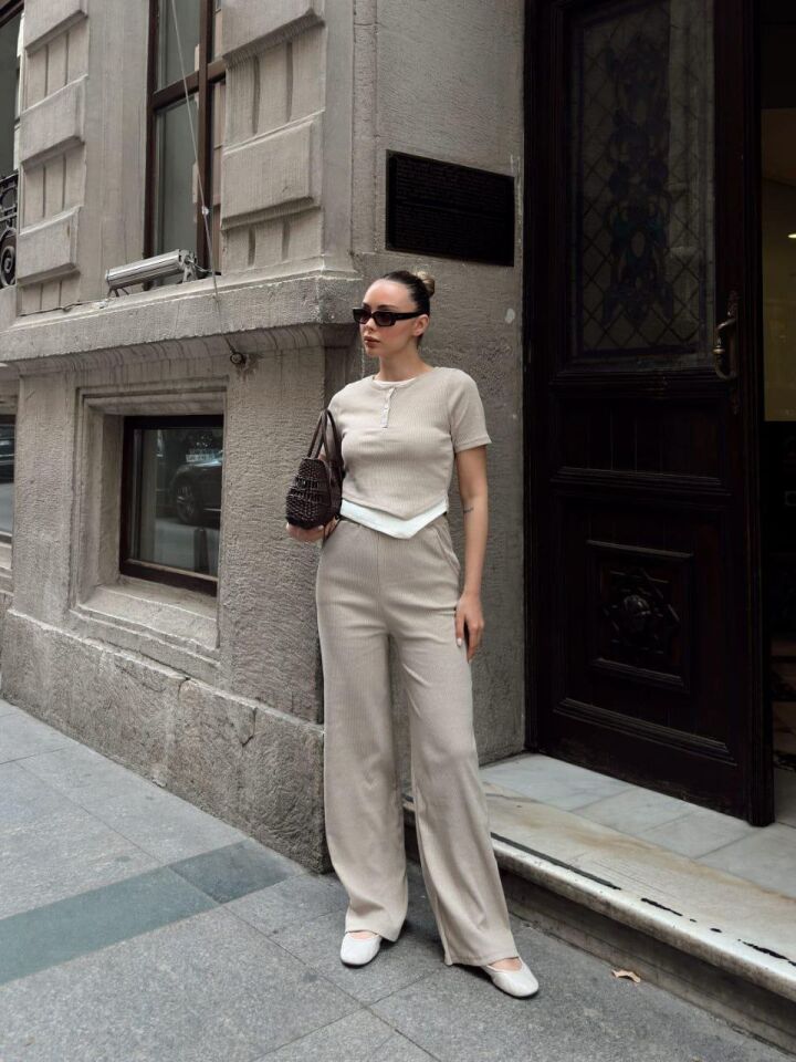 Düğme Yakalı Alt Üst Takım Bej