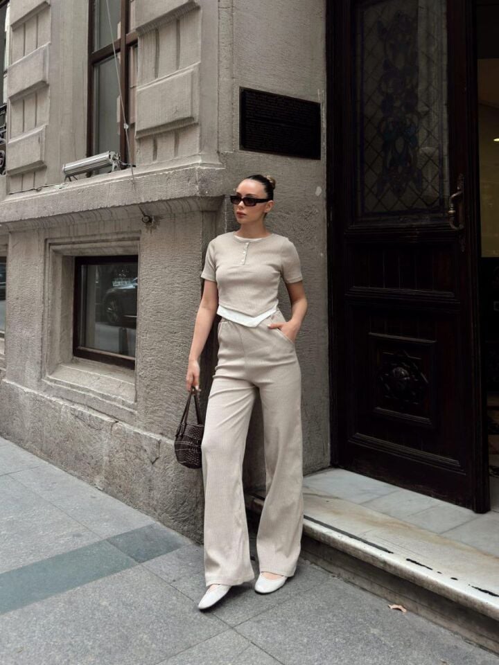 Düğme Yakalı Alt Üst Takım Bej