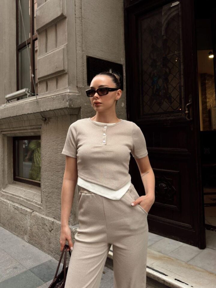 Düğme Yakalı Alt Üst Takım Bej