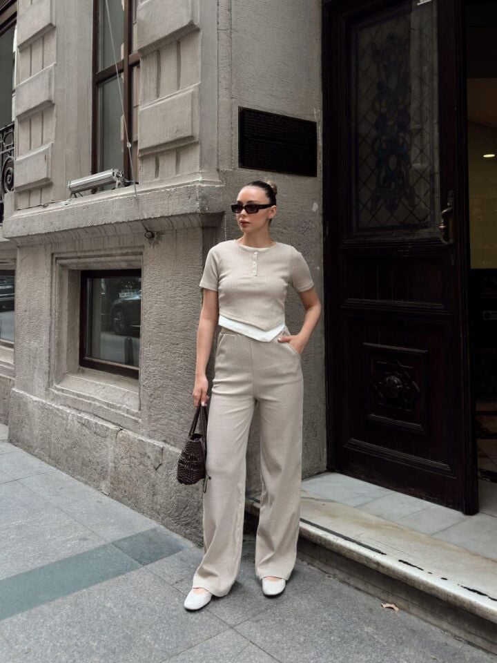 Düğme Yakalı Alt Üst Takım Bej