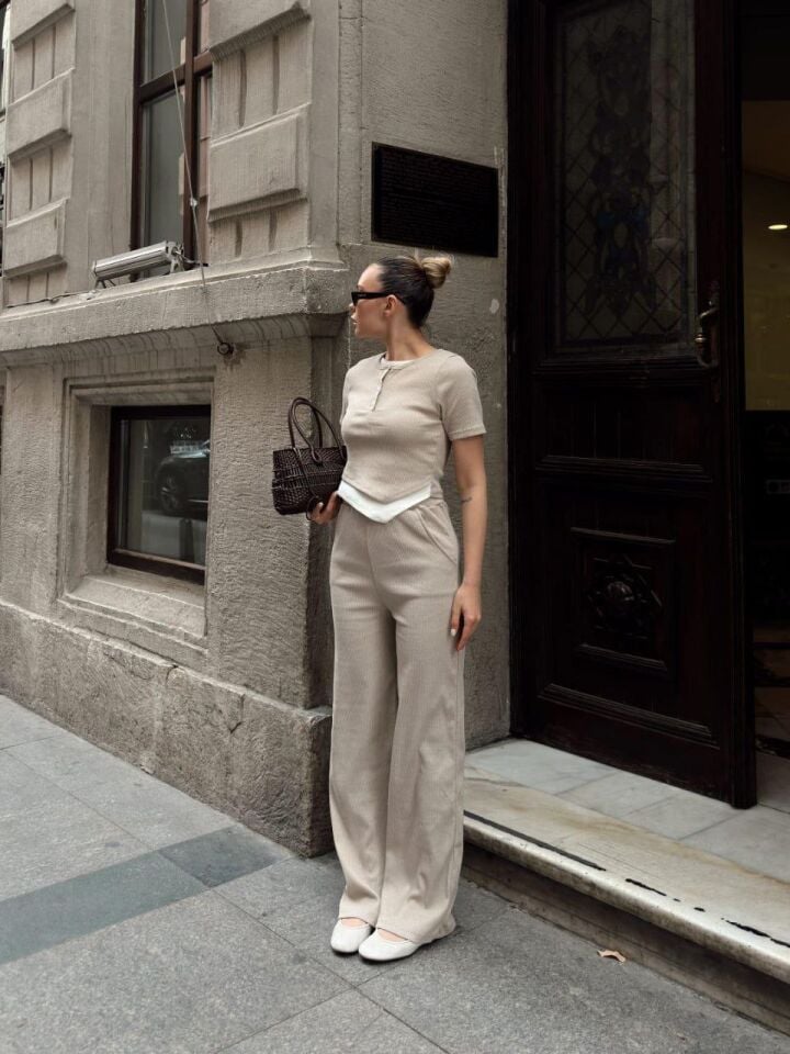 Düğme Yakalı Alt Üst Takım Bej